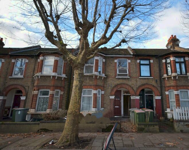 3 Bedroom Flat To Rent In Claude Road, London, E13