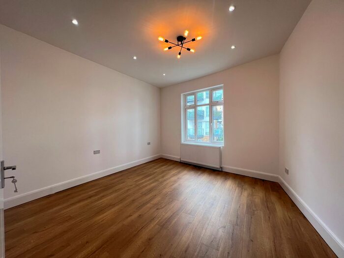 2 Bedroom Flat To Rent In Clifford Road, London, SE25