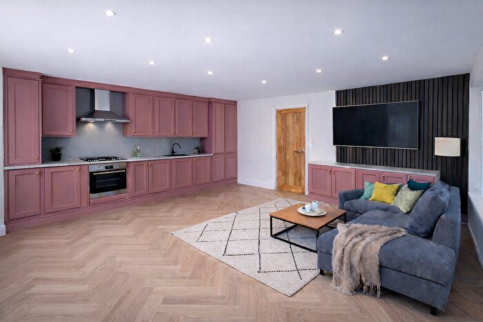 1 Bedroom House To Rent In Raddlebarn Court - Studio Room, Selly Oak, West Midlands, B29