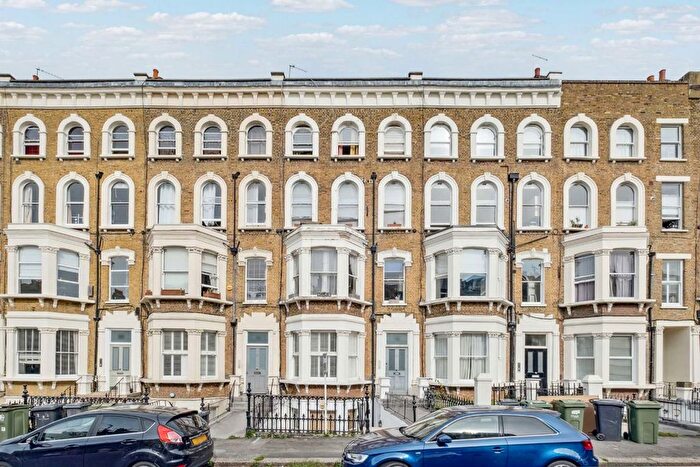 2 Bedroom Flat To Rent In The Chase, Clapham, SW4