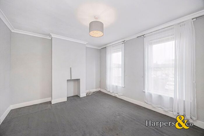 2 Bedroom Terraced House For Sale In Beaconsfield Road, Bexley, DA5