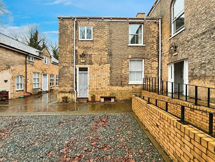 2 Bedroom Town House For Sale In Pearson Park, Hull, HU5