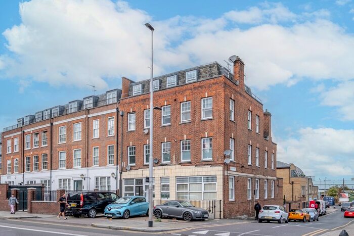 2 Bedroom Flat To Rent In Wandsworth Road, London, SW8