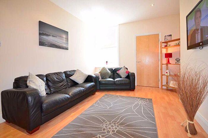 5 Bedroom Flat To Rent In Grosvenor Gardens, Newcastle Upon Tyne, NE2