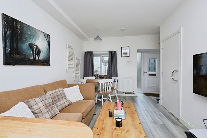 1 Bedroom Terraced House For Sale In Grove Road, Eastbourne, BN21