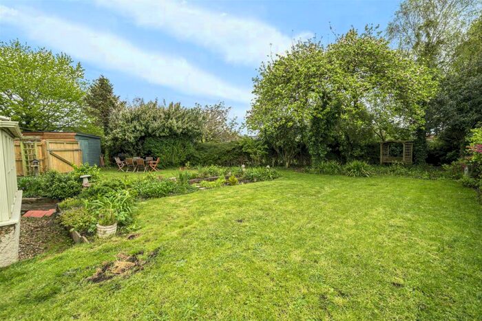 3 Bedroom Detached House For Sale In Bath Road, Sturminster Newton, DT10