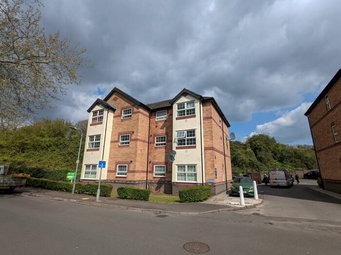 2 Bedroom Ground Flat To Rent In Park View Court, Andrew Road, Penarth, CF64
