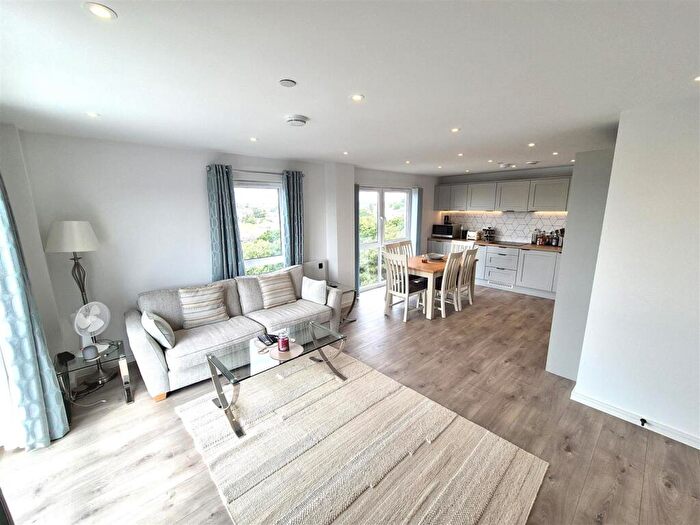 2 Bedroom Flat To Rent In Park Road, Poole, BH15