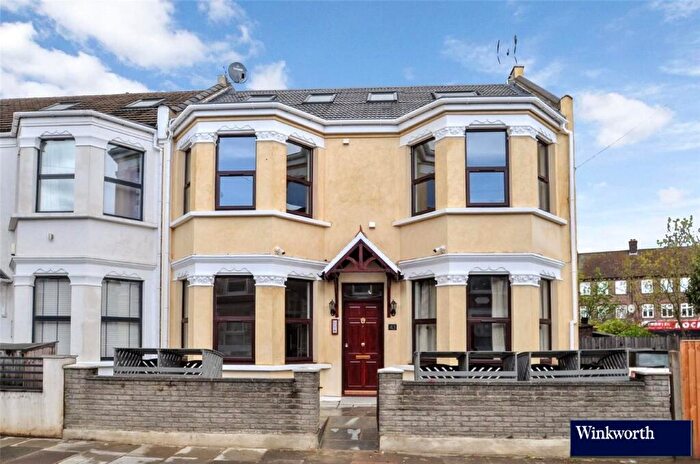1 Bedroom Apartment For Sale In Churchfield Avenue, North Finchley, London, N12