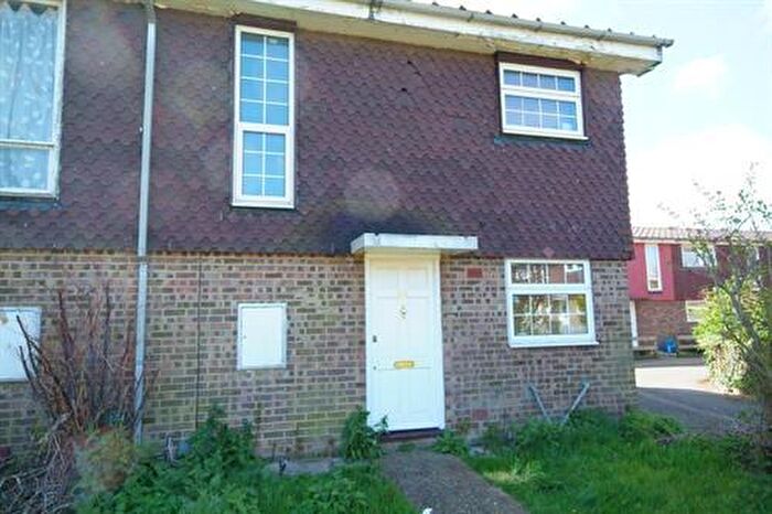 4 Bedroom Semi-Detached House To Rent In Smith Street, Surbiton, London, KT5