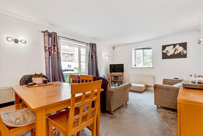 2 Bedroom Flat To Rent In Bewley Street, Wimbledon, London, SW19
