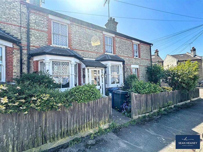 3 Bedroom End Of Terrace House For Sale In Wrotham Road, Barnet, EN5