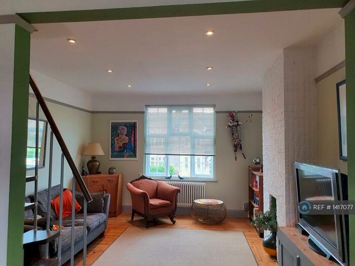 2 Bedroom Flat To Rent In Stondon Park, London, SE23