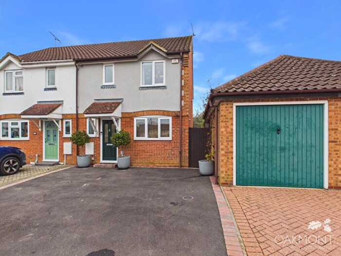 3 Bedroom Semi Detached House For Sale In Sweet Briar Drive, Basildon, SS15