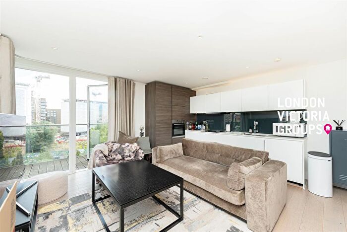 2 Bedroom Flat To Rent In Wallace Court, Tizzard Grove, London, SE3