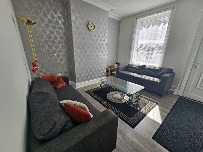 3 Bedroom Semi-Detached House To Rent In Royal Park Road, Leeds, LS6