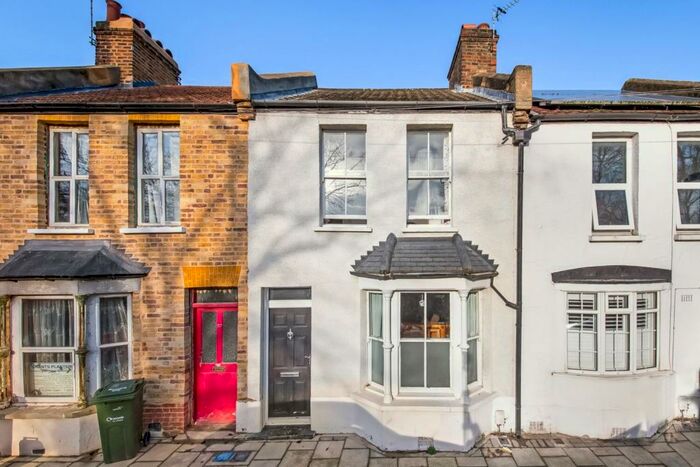 2 Bedroom House To Rent In Robson Road, West Norwood, London, SE27