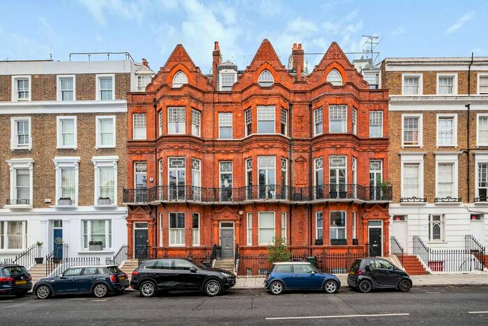 2 Bedroom Flat To Rent In Oakley Street, Chelsea, London, SW3