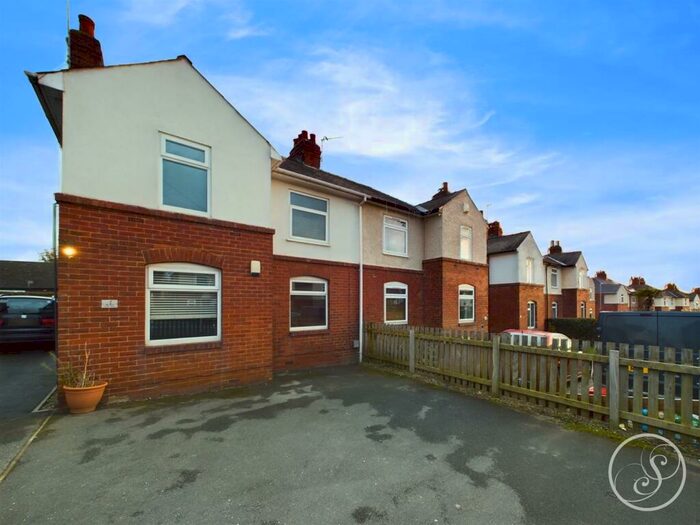 3 Bedroom Semi-Detached House To Rent In North Lane, Oulton, Leeds, LS26