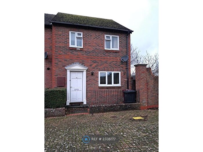 3 Bedroom Semi-Detached House To Rent In Phoenix Close, Chichester, PO19
