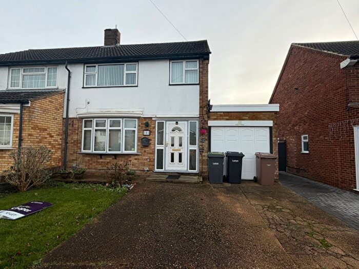 3 Bedroom Semi Detached House To Rent In Grampian Way, Luton, LU3