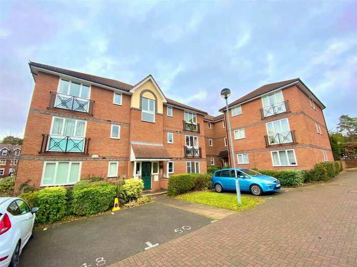 2 Bedroom Apartment To Rent In Shaw Park, Crowthorne, Berkshire, RG45