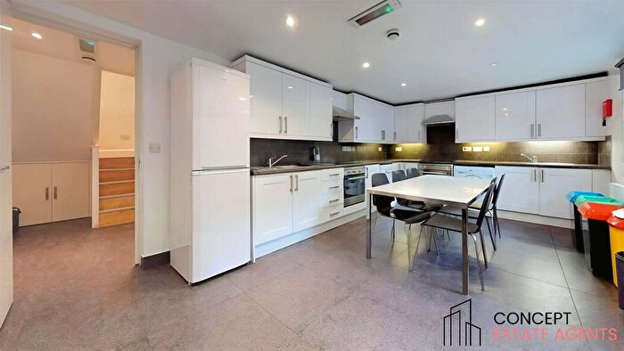 8 Bedroom Terraced House To Rent In Camberwell New Road, London, SE5