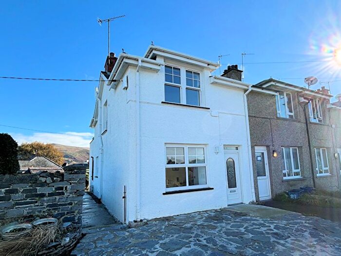 3 Bedroom End Of Terrace House For Sale In Bryncrug, Tywyn, LL36