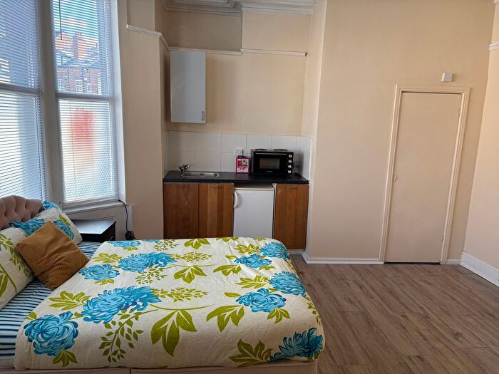 Studio To Rent In Merridale Crescent, Wolverhampton, WV3