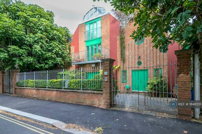 Studio To Rent In Morecambe Street, London, SE17