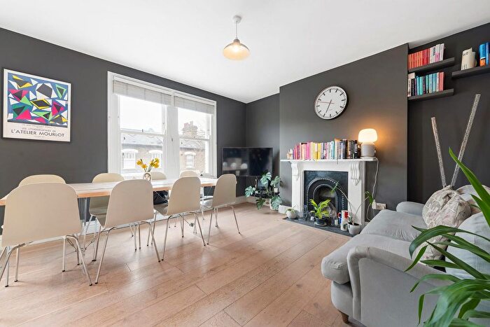 3 Bedroom Flat For Sale In Saltoun Road, SW2