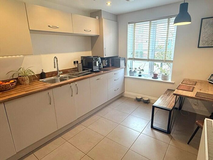 3 Bedroom End Of Terrace House For Sale In Forest Road, Woodley, Reading, Berkshire, RG5