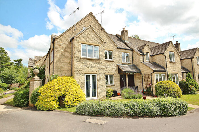 2 Bedroom Apartment For Sale In St Marys Mead, Witney, OX28