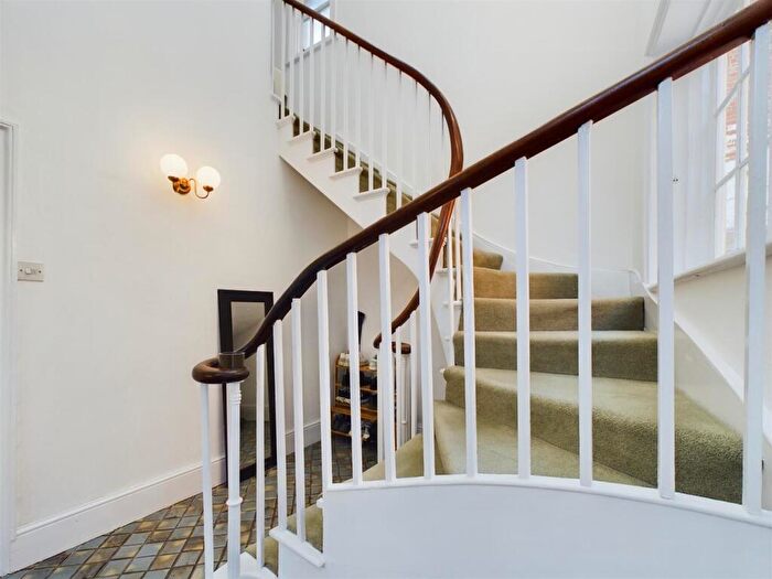 3 Bedroom Maisonette To Rent In Sun Street, Hitchin, Hertfordshire, SG5