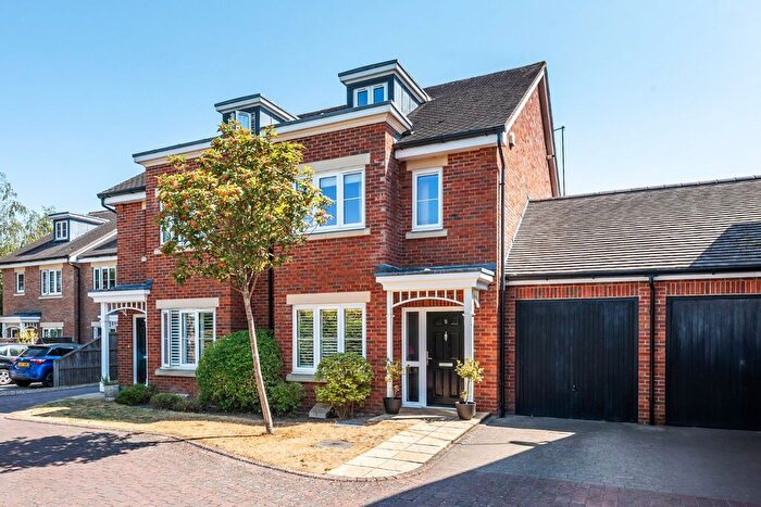 4 Bedroom Semi-Detached House For Sale In Guildford, Surrey, GU4