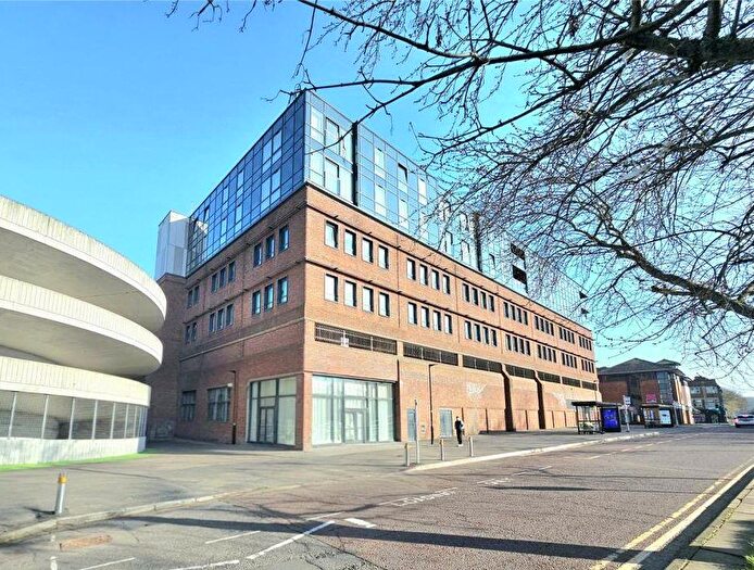 1 Bedroom Apartment For Sale In Flat Ashwood House, - Pembroke Broadway, Camberley, Surrey, GU15