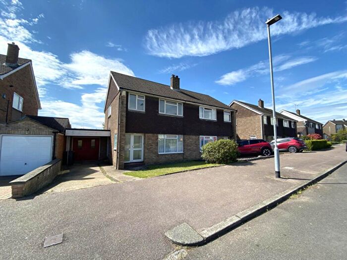 3 Bedroom Semi-Detached House To Rent In Miletree Crescent, Dunstable, LU6