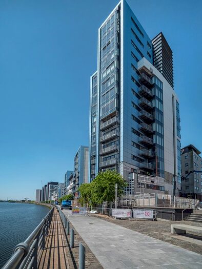 2 Bedroom Flat For Sale In Castlebank Drive, Glasgow, G11