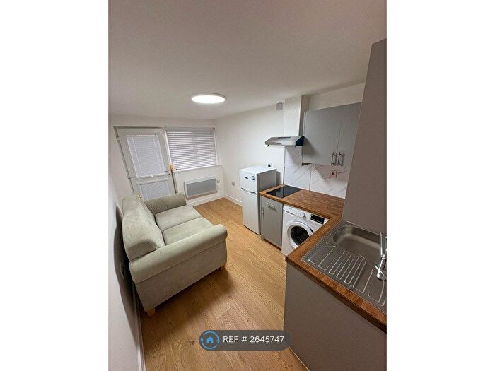 1 Bedroom Flat To Rent In Strathnaver Place, Milton Keynes, MK12