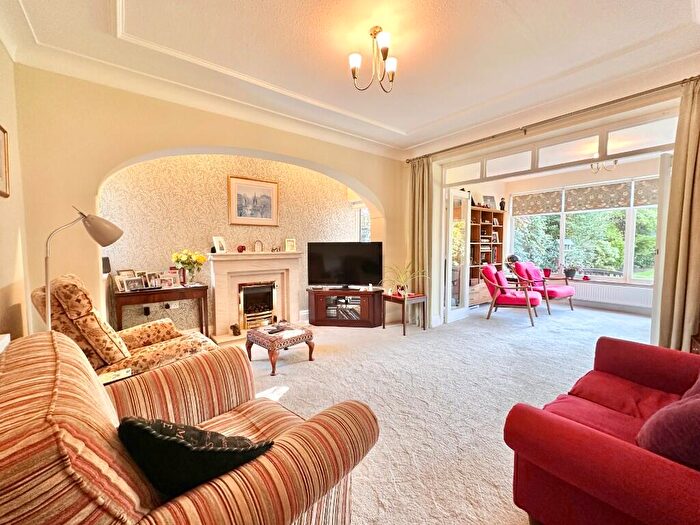 3 Bedroom Detached House For Sale In Craddock Road, Sale, Trafford, Greater Manchester, M33