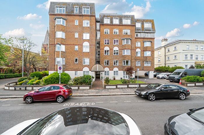 2 Bedroom Flat For Sale In Gratwicke Road, Worthing, West Sussex, BN11