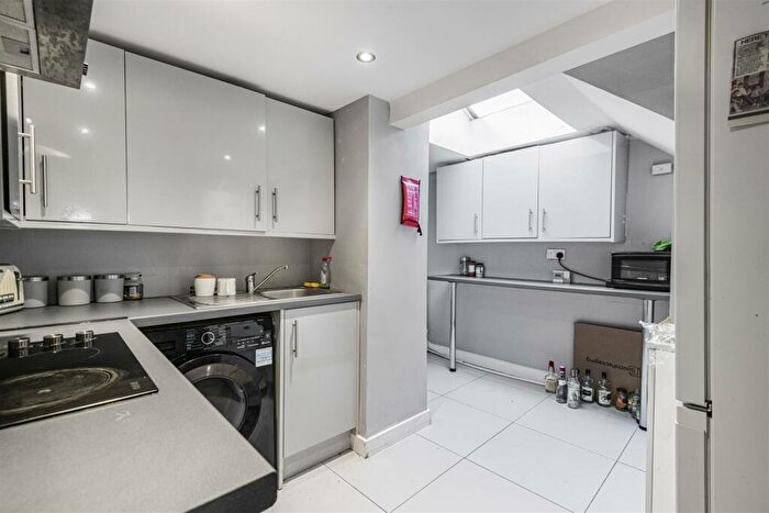 5 Bedroom Terraced House For Sale In Norwood Road, Reading, RG1