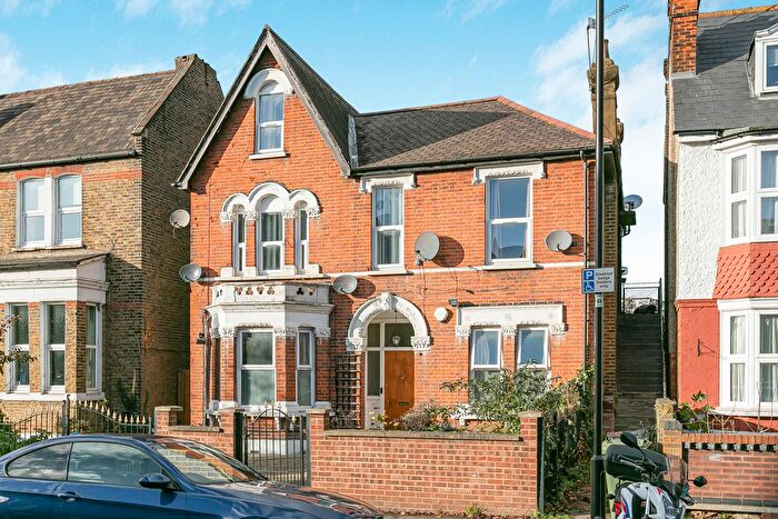2 Bedroom Maisonette For Sale In Lewin Road, London, SW16