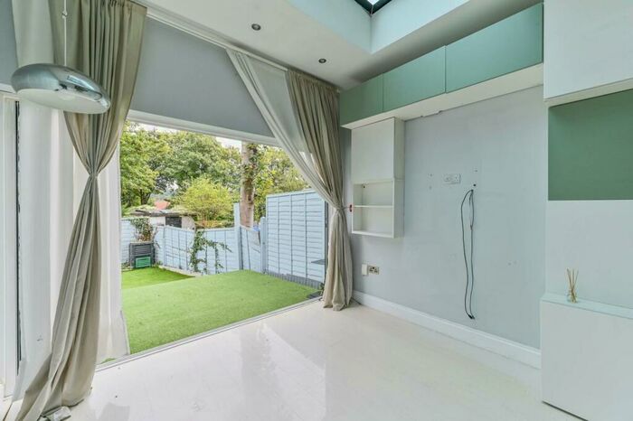 1 Bedroom Flat To Rent In St Augustines Avenue, South Croydon, CR2