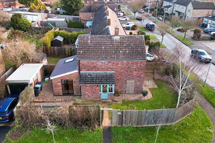 2 Bedroom Semi Detached House For Sale In Mere Way, Cambridge, CB4