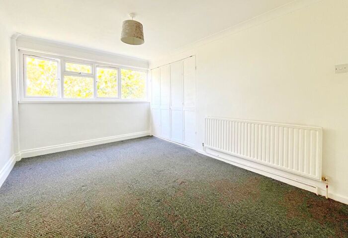 1 Bedroom Apartment For Sale In The Knares, Lee Chapel South, Basildon, Essex, SS16