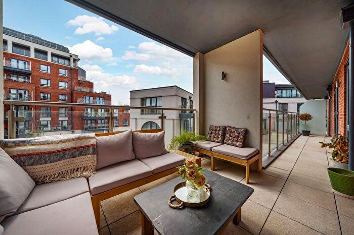 2 Bedroom Apartment For Sale In The Colonnade, Maidenhead, SL6