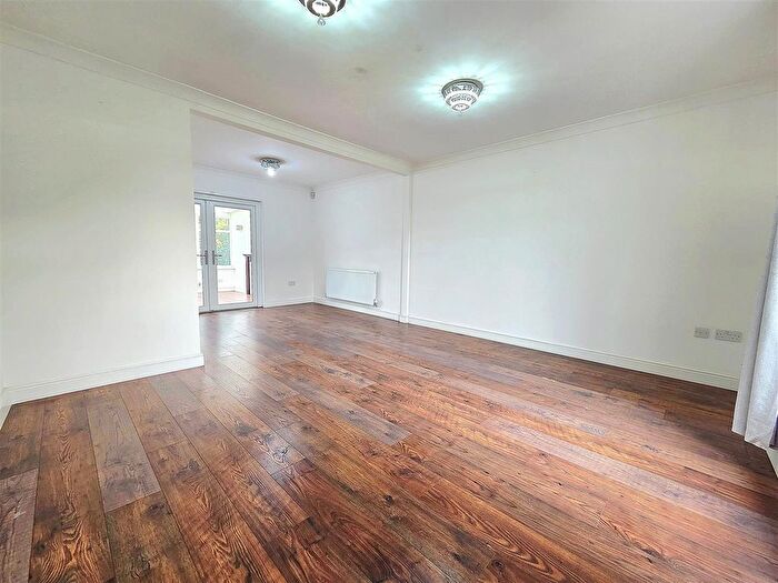 2 Bedroom Semi Detached House To Rent In Stormount Drive, Hayes, UB3