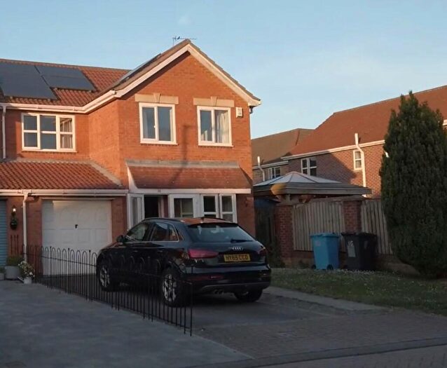 3 Bedroom Semi-Detached House To Rent In Aldenham Park, Kingswood, Hull, East Riding Of Yorkshire, HU7