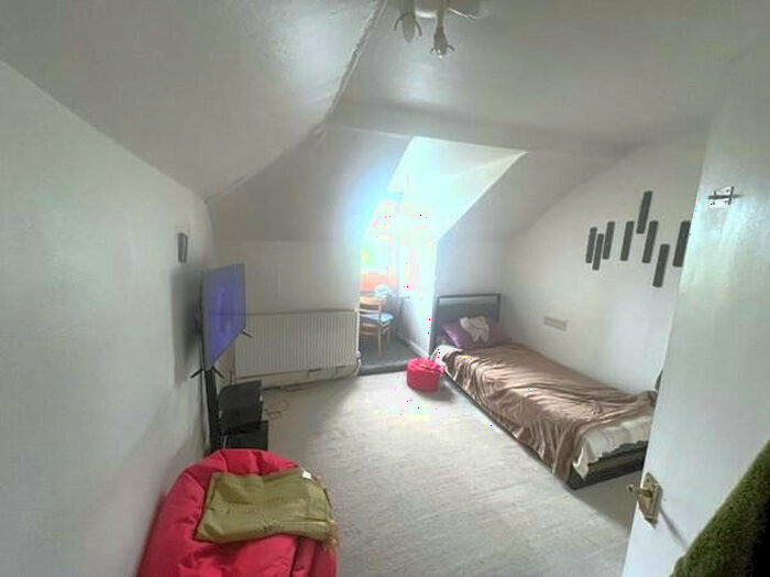 Studio To Rent In Fordwych Road, Kilburn, London., NW2